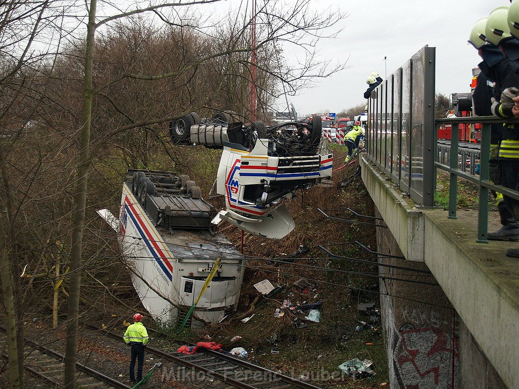 LKW stuerzt um A 3 Rich Frankfurt AK Heumar P0671.JPG